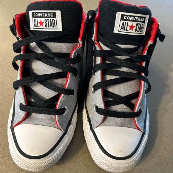 Converse - Picture 1 of 3